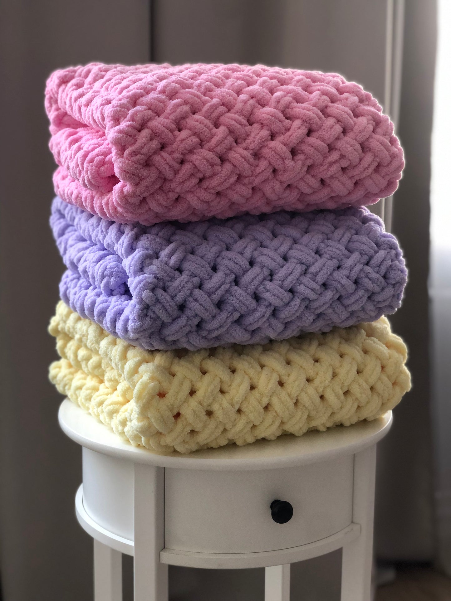 Knitted puffy blankets