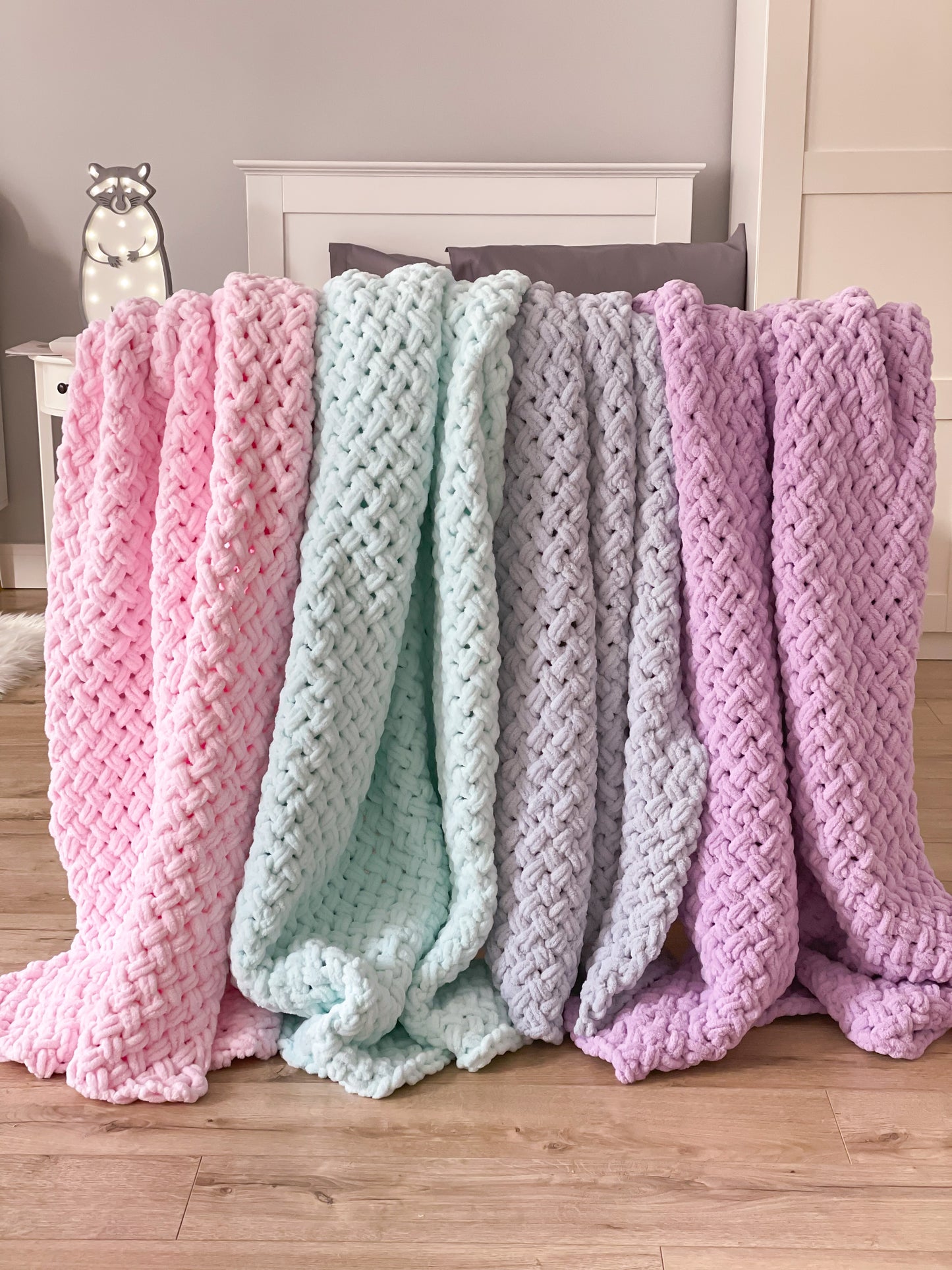 Knitted puffy blankets