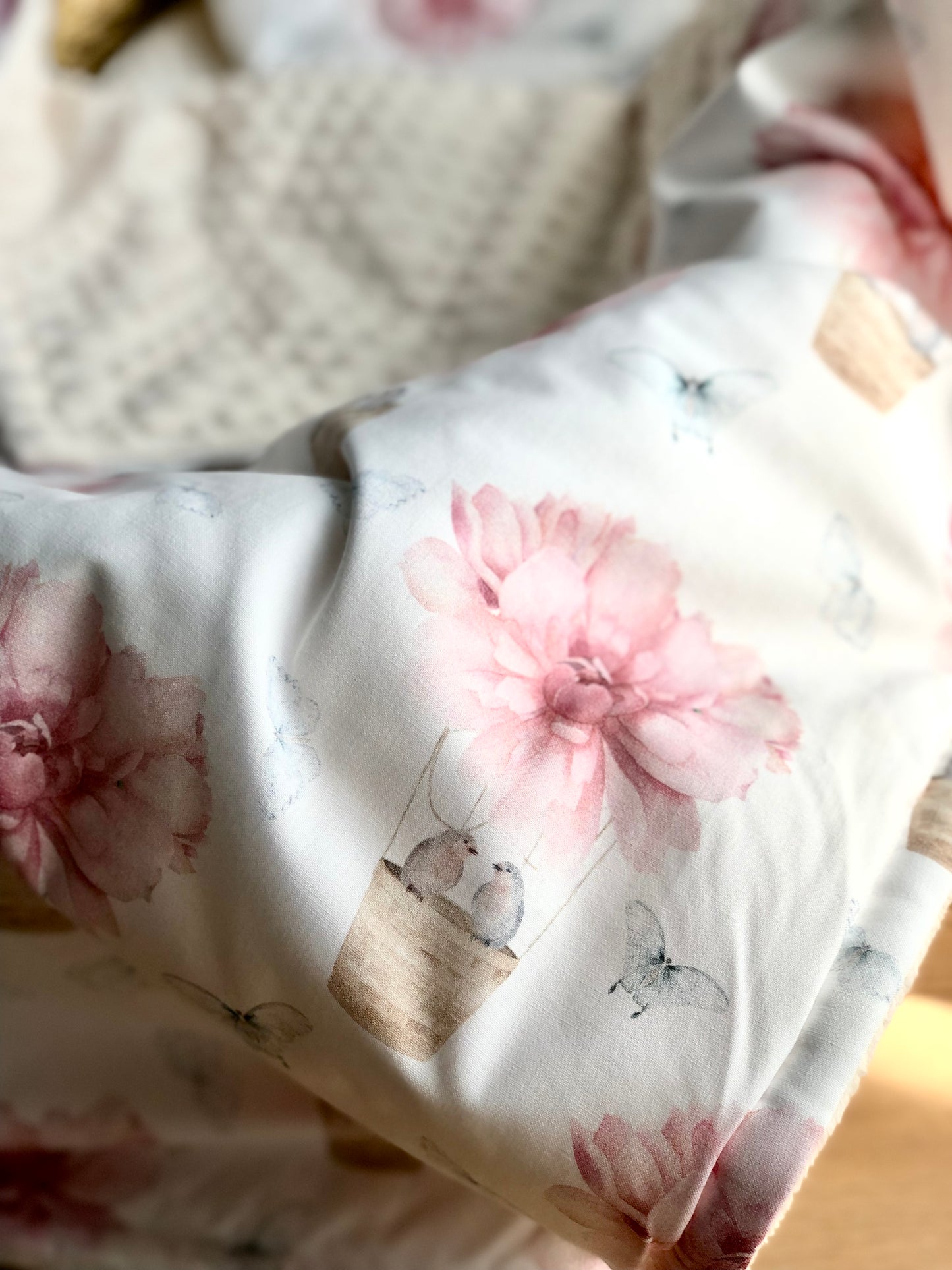 Flīsa un kokvilnas sega bērniem "Birds and peonies"