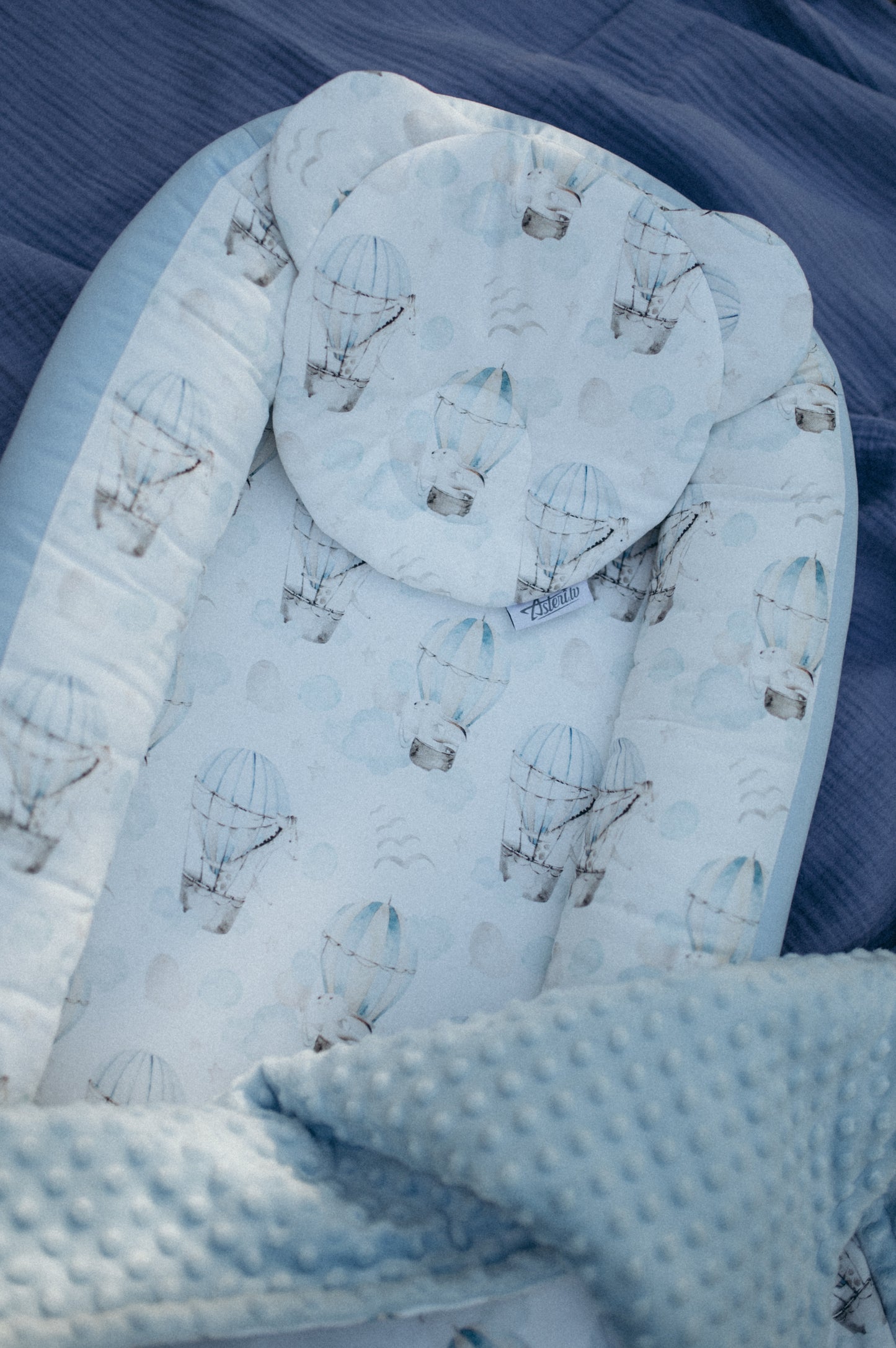 Baby nest "Animals on balloons"