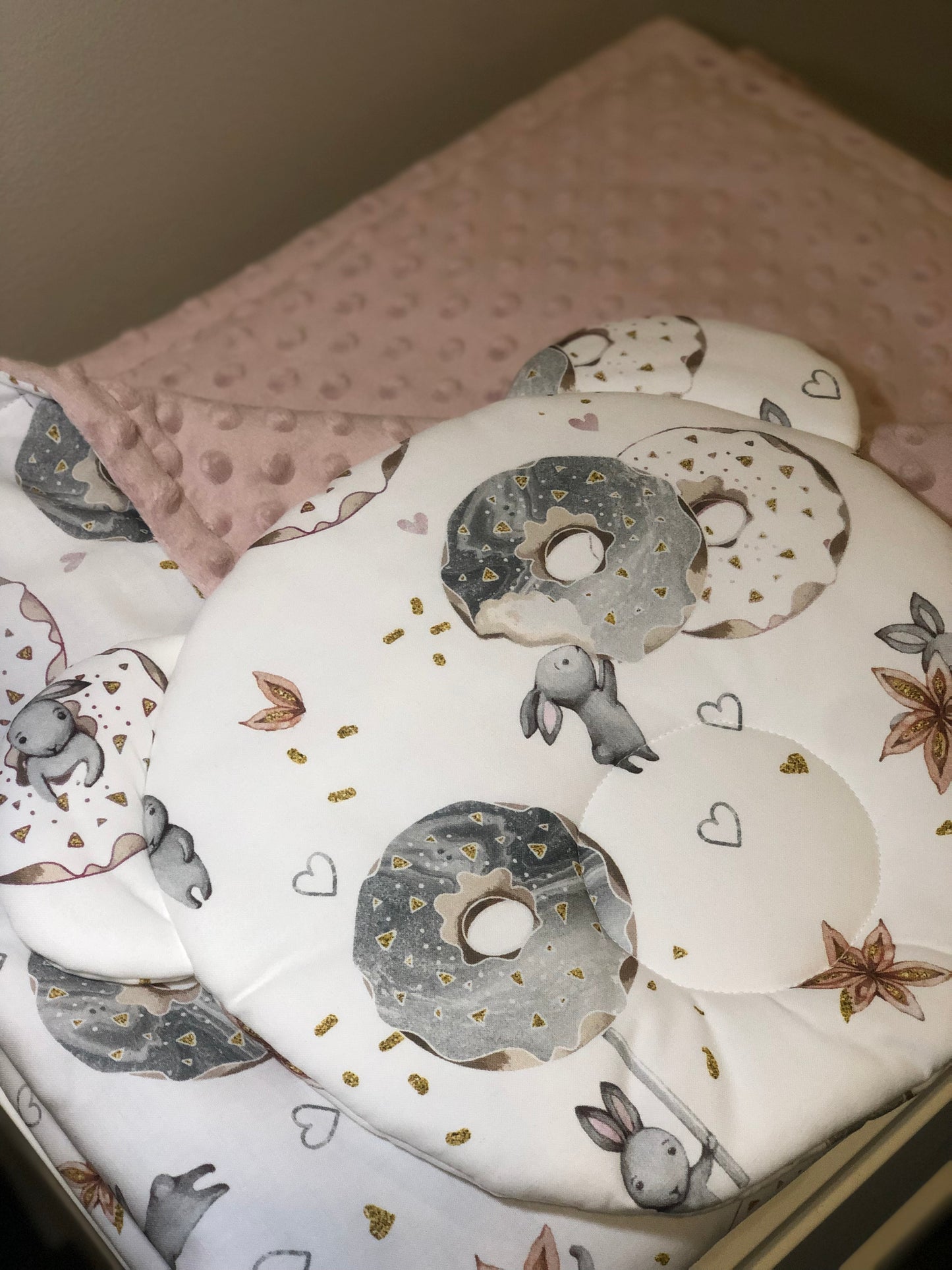 Fleece & Cotton children blanket "Rabbits with donuts"