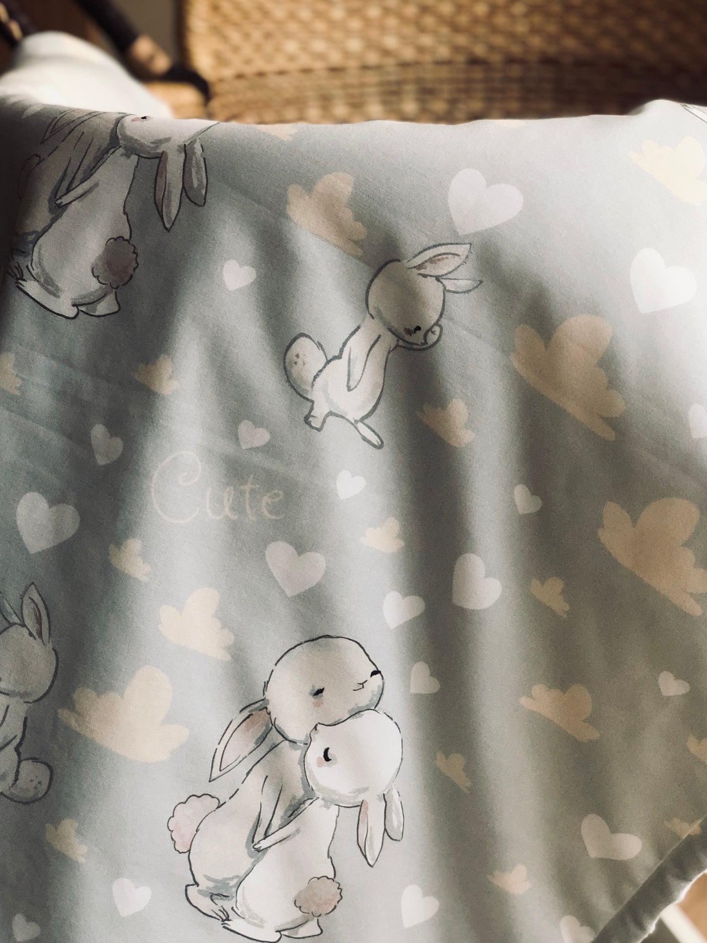 Flīsa un kokvilnas sega bērniem "Rabbits in love"