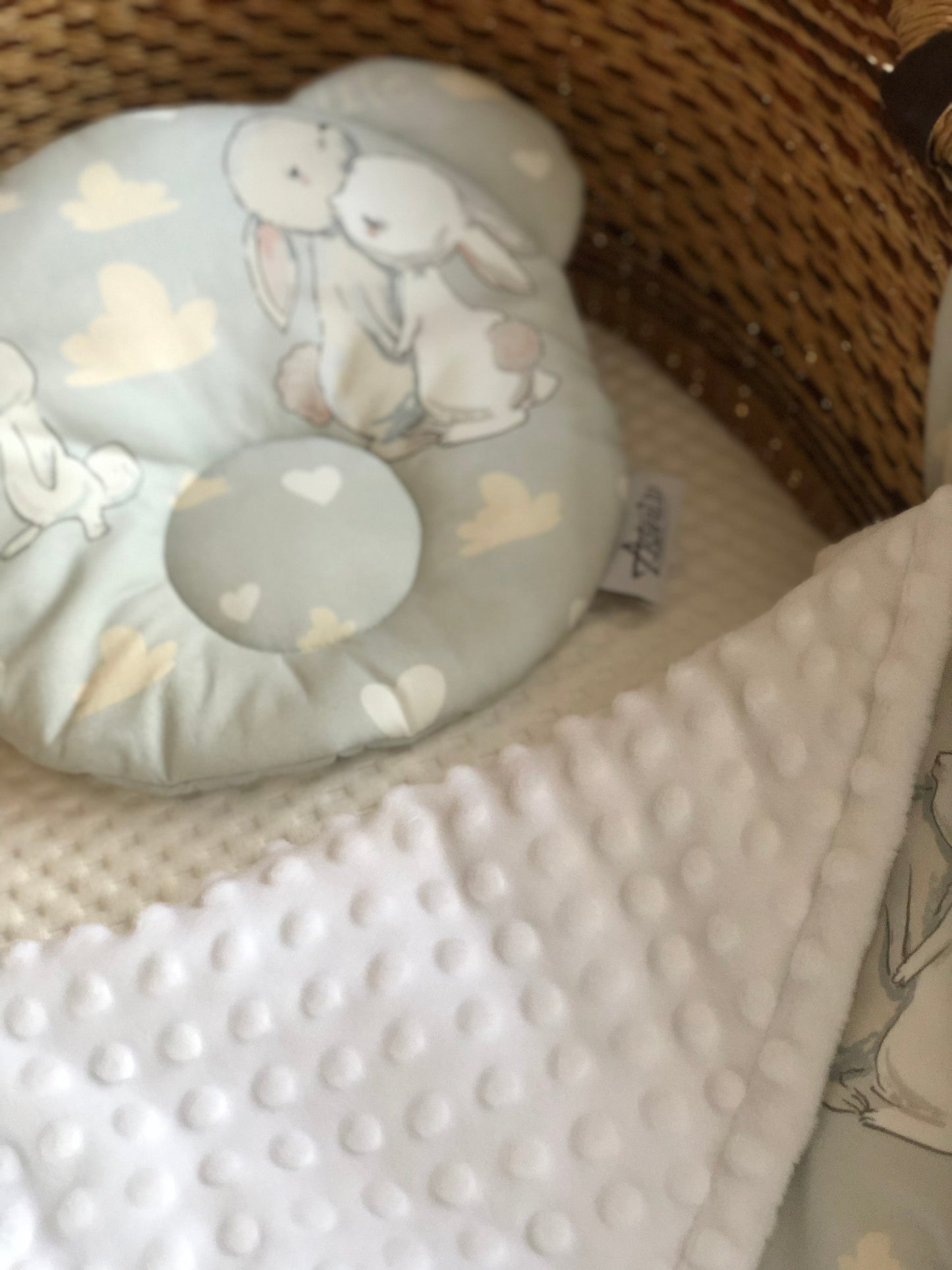 Flīsa un kokvilnas sega bērniem "Rabbits in love"