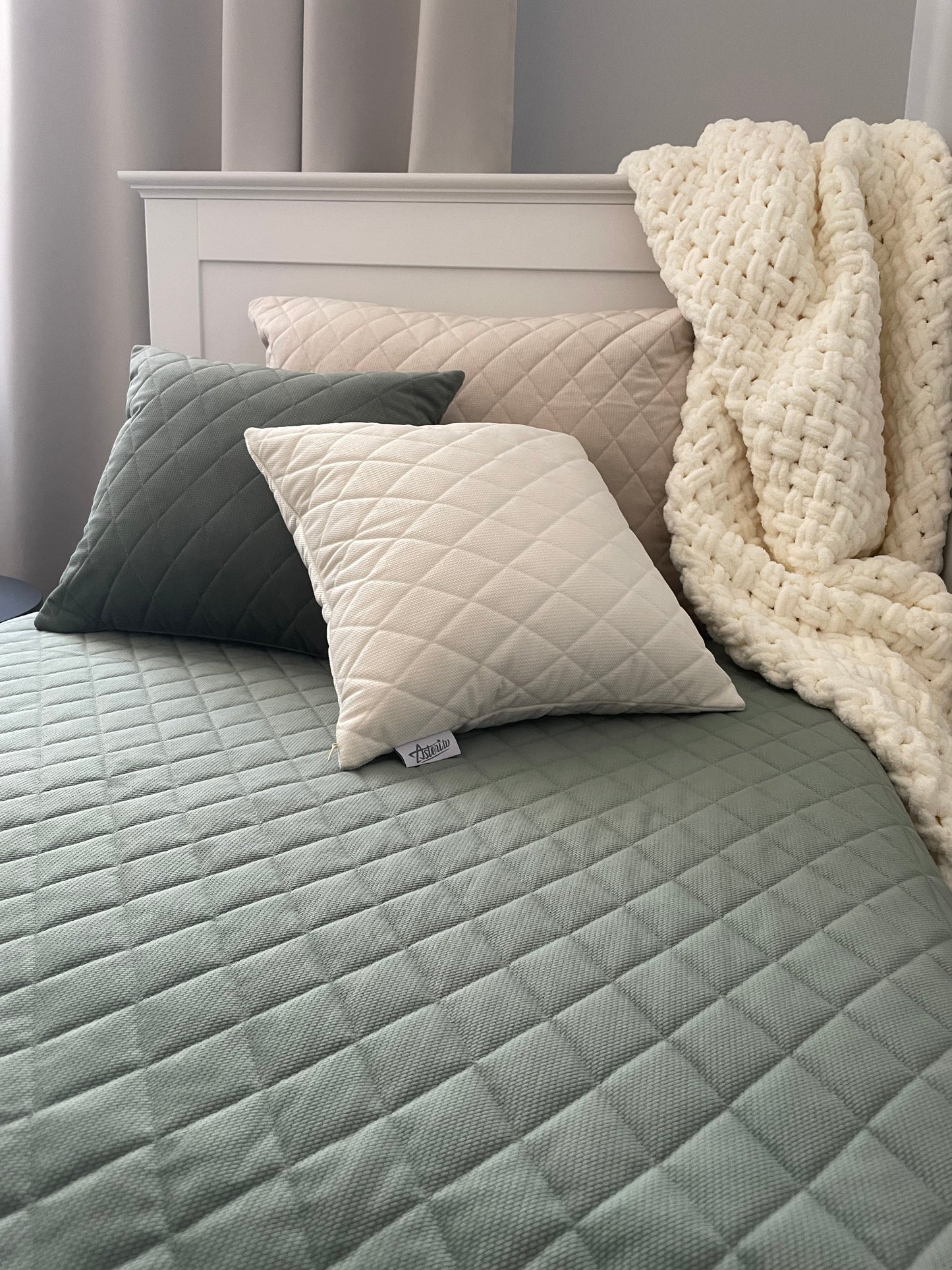 Quilted velvet bedcover (Double/Twin bed)